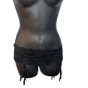 NWOT BEAUTIFUL NWT Frederick's of Hollywood Seduction Skirt Garter Crotchless Pa